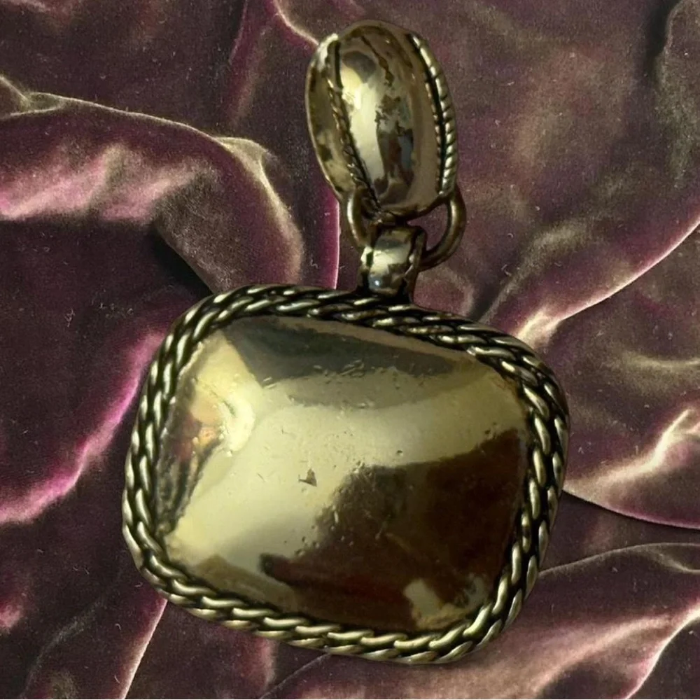 Vintage Avon Heavy Ornate Rectangle Pendant Two Tone Silver Gold Statement Charm - Picture 2 of 2